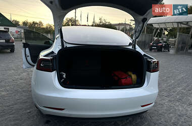 Седан Tesla Model 3 2020 в Киеве