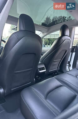 Седан Tesla Model 3 2020 в Киеве