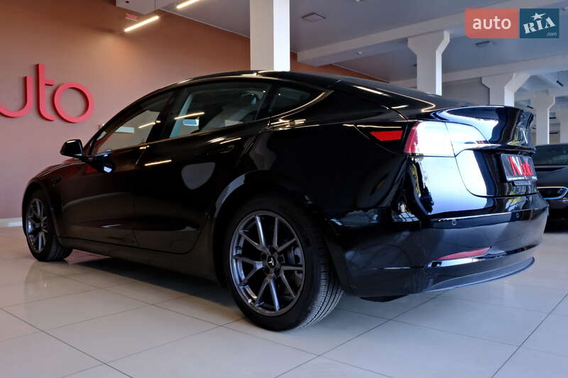 Седан Tesla Model 3 2021 в Одесі