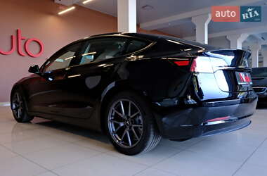 Седан Tesla Model 3 2021 в 