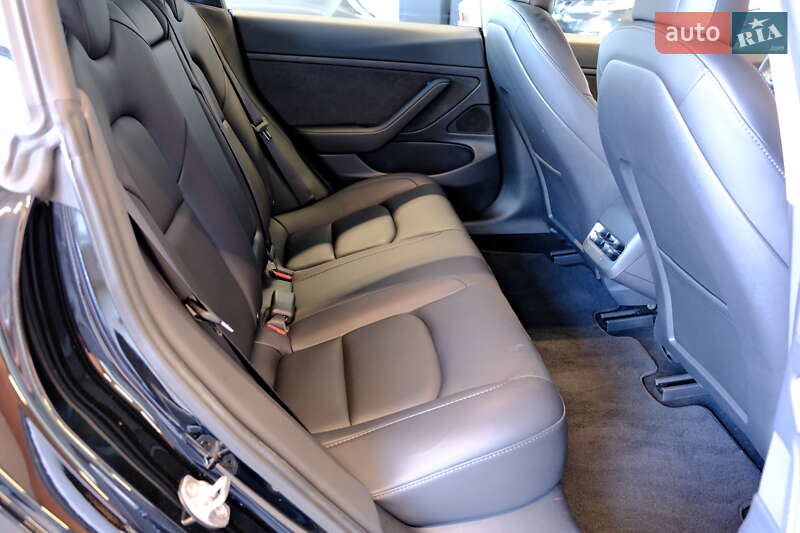 Седан Tesla Model 3 2021 в Одесі