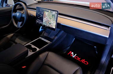 Седан Tesla Model 3 2021 в 