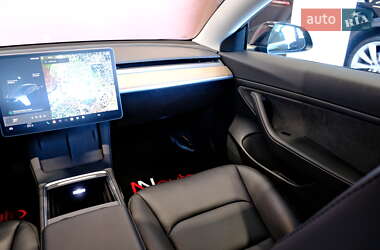 Седан Tesla Model 3 2021 в 