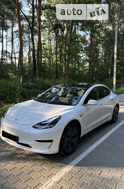 Седан Tesla Model 3 2020 в 