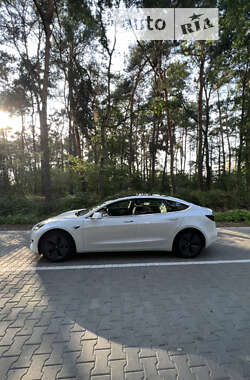 Седан Tesla Model 3 2020 в 