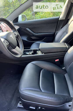 Седан Tesla Model 3 2020 в 