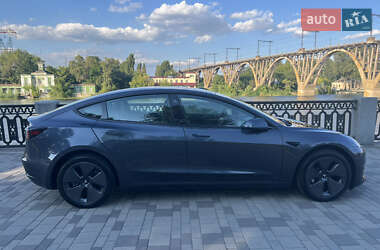 Седан Tesla Model 3 2023 в 