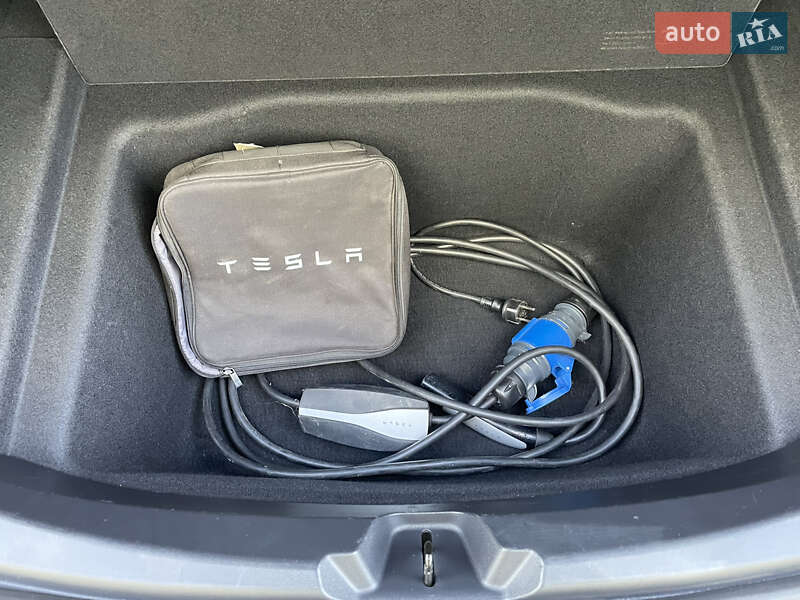 Седан Tesla Model 3 2019 в Києві