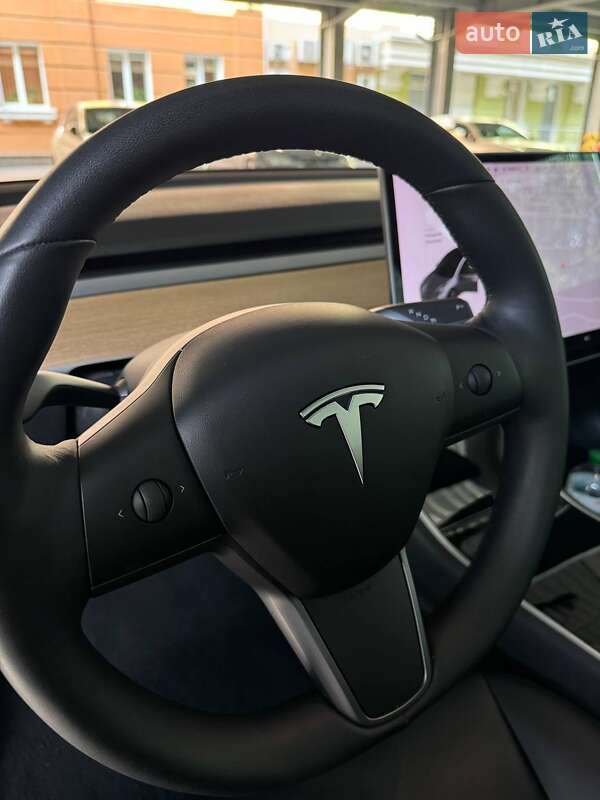 Седан Tesla Model 3 2019 в Киеве