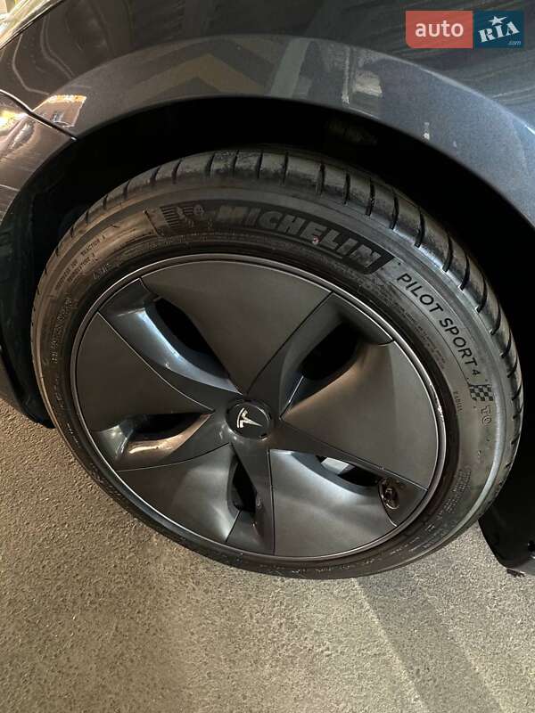 Седан Tesla Model 3 2019 в Киеве