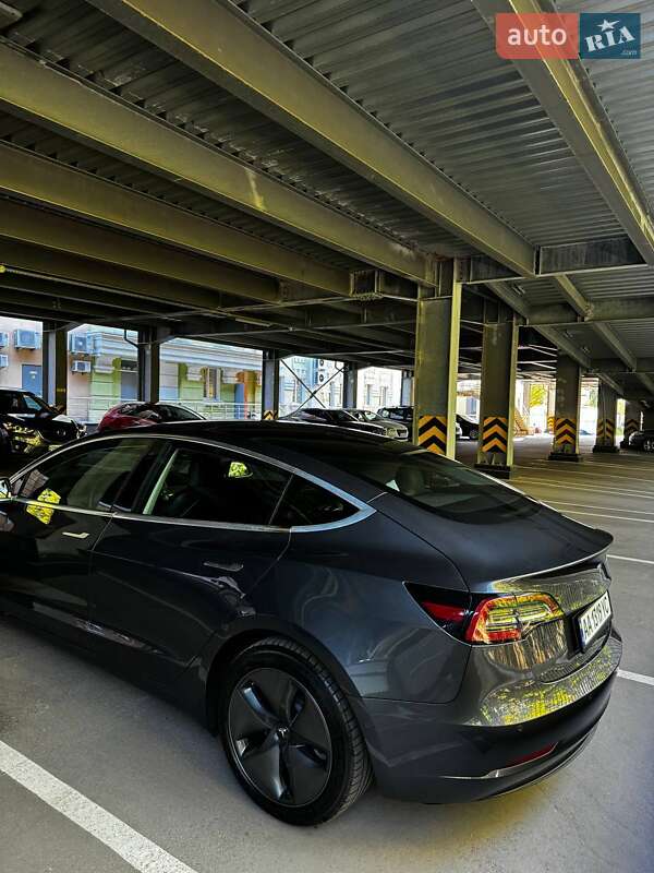 Седан Tesla Model 3 2019 в Киеве