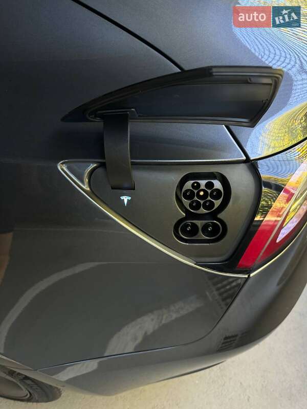 Седан Tesla Model 3 2019 в Киеве