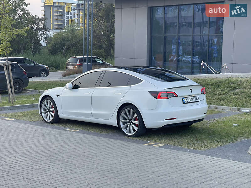 Седан Tesla Model 3 2019 в Львове