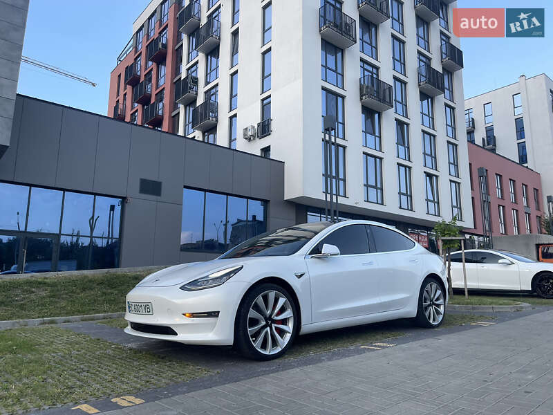Седан Tesla Model 3 2019 в Львові