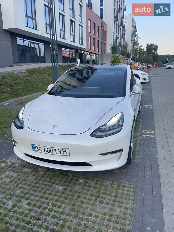 Седан Tesla Model 3 2019 в Львове