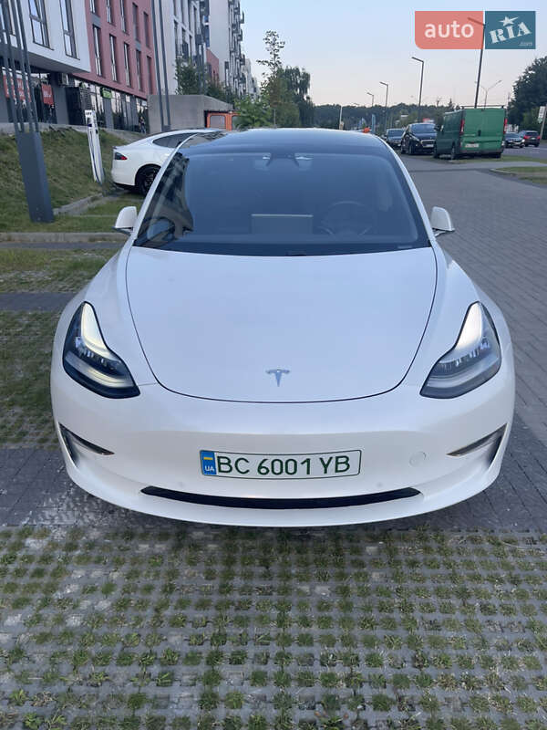 Седан Tesla Model 3 2019 в Львові