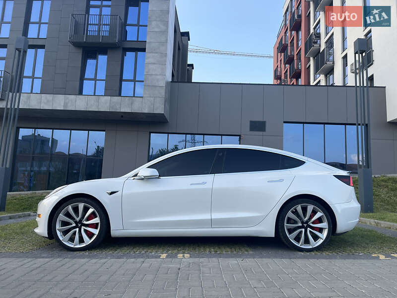 Седан Tesla Model 3 2019 в Львові
