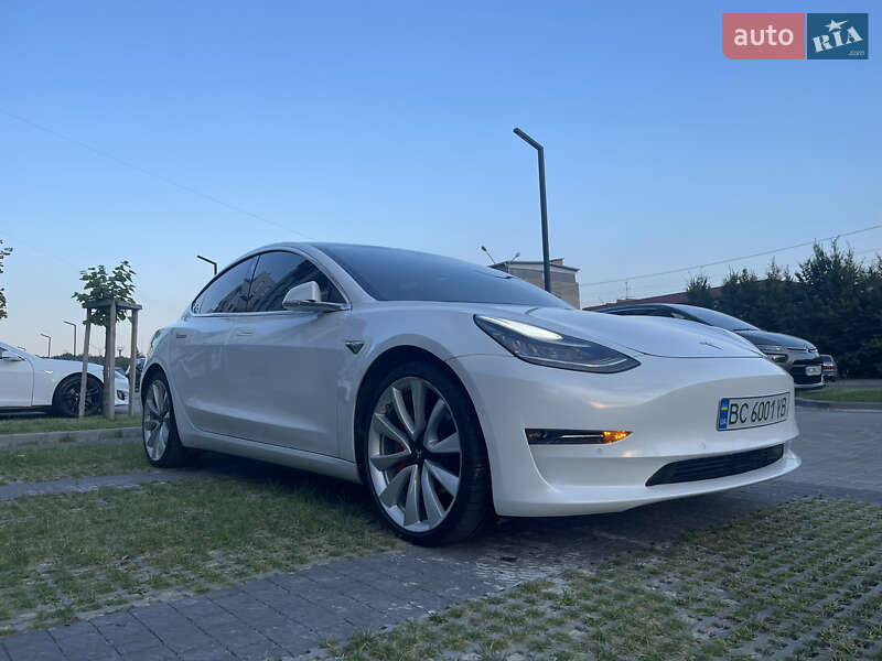 Седан Tesla Model 3 2019 в Львове