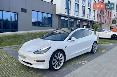 Седан Tesla Model 3 2019 в Львові