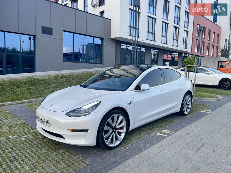 Седан Tesla Model 3 2019 в Львові