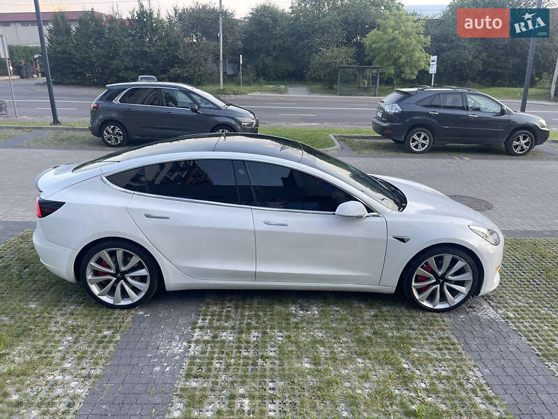 Седан Tesla Model 3 2019 в Львові