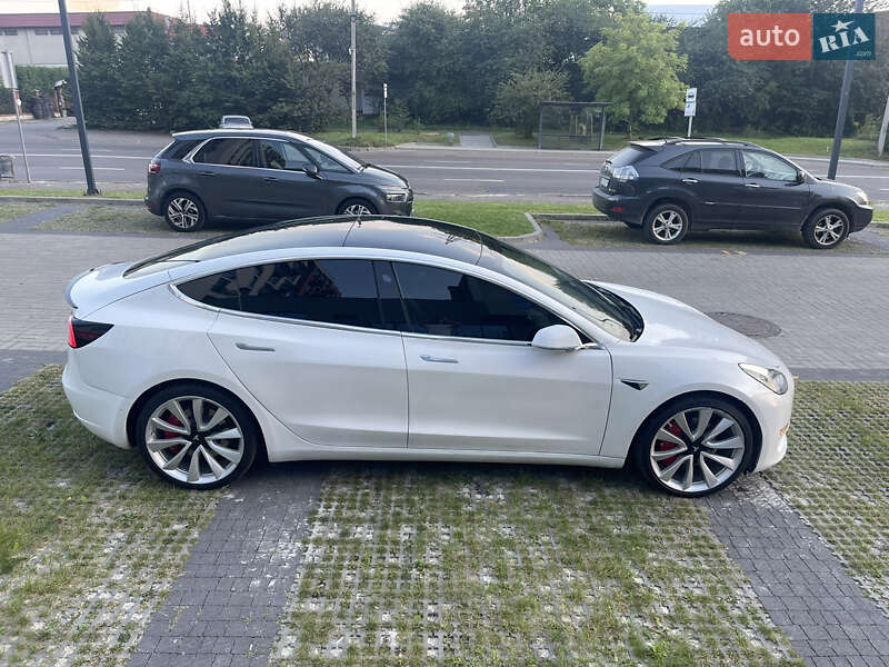 Седан Tesla Model 3 2019 в Львове
