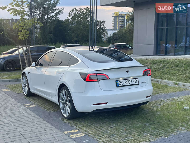 Седан Tesla Model 3 2019 в Львові