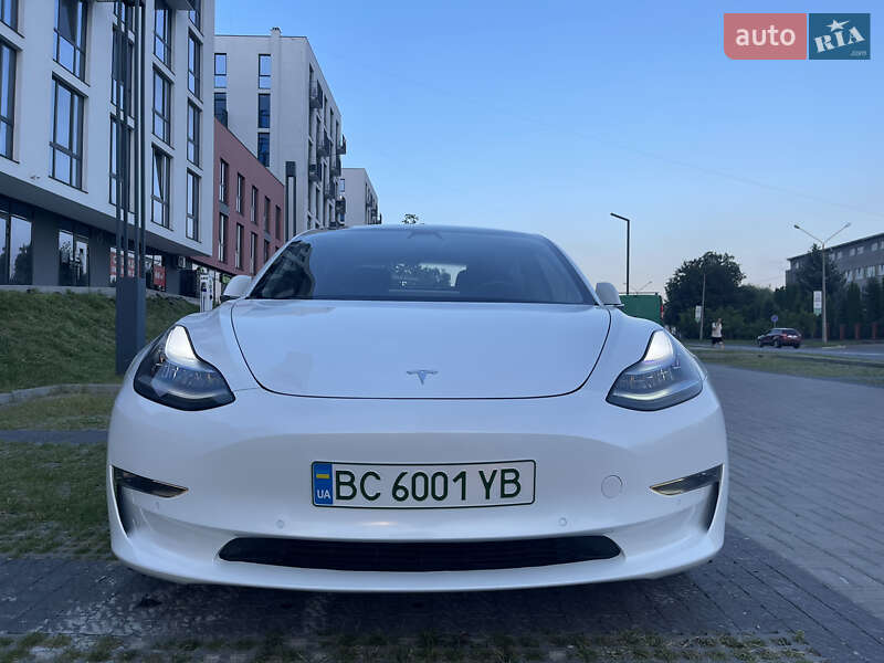 Седан Tesla Model 3 2019 в Львові