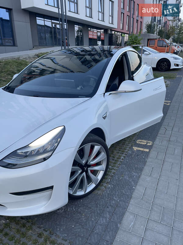 Седан Tesla Model 3 2019 в Львові