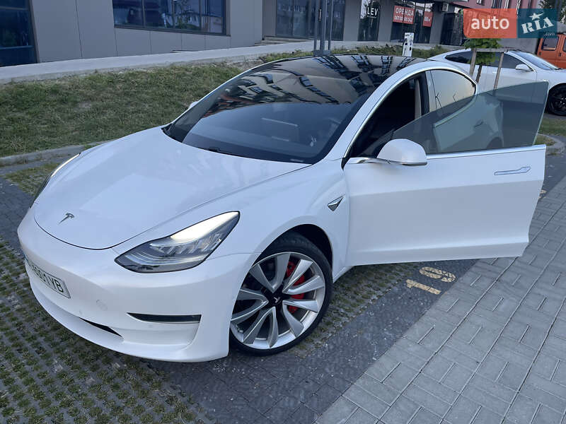 Седан Tesla Model 3 2019 в Львові