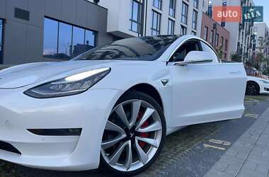 Седан Tesla Model 3 2019 в Львові
