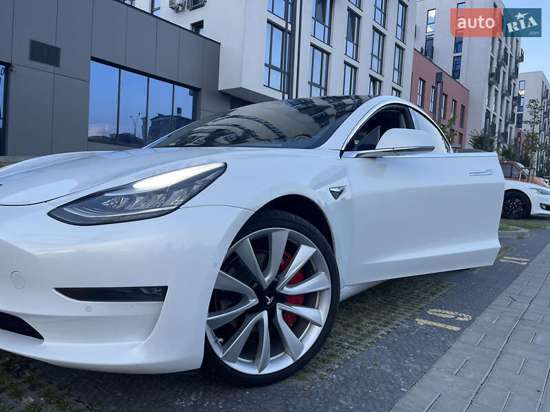 Седан Tesla Model 3 2019 в Львові