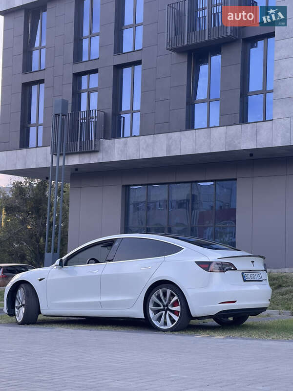 Седан Tesla Model 3 2019 в Львові