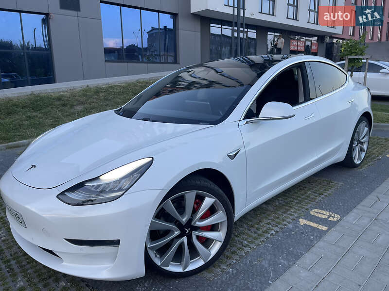 Седан Tesla Model 3 2019 в Львові