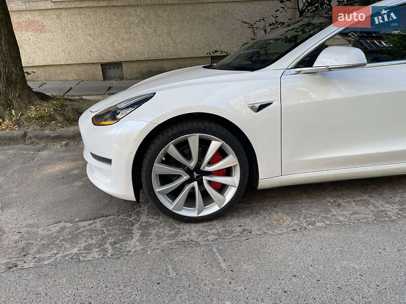 Седан Tesla Model 3 2019 в Львові