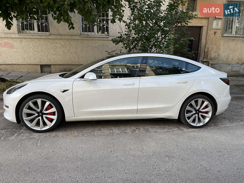 Седан Tesla Model 3 2019 в Львові