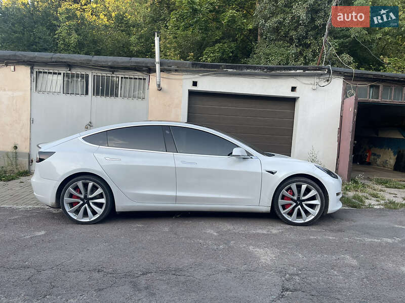 Седан Tesla Model 3 2019 в Львове