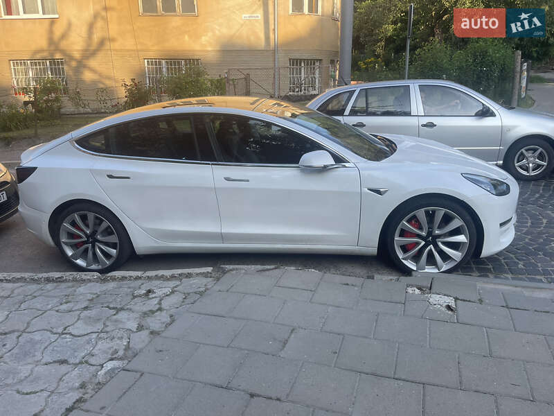 Седан Tesla Model 3 2019 в Львові