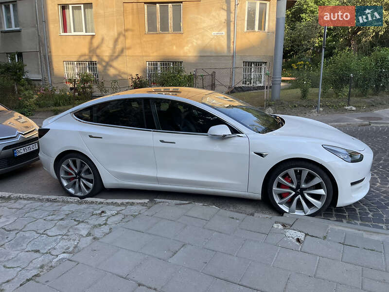 Седан Tesla Model 3 2019 в Львове