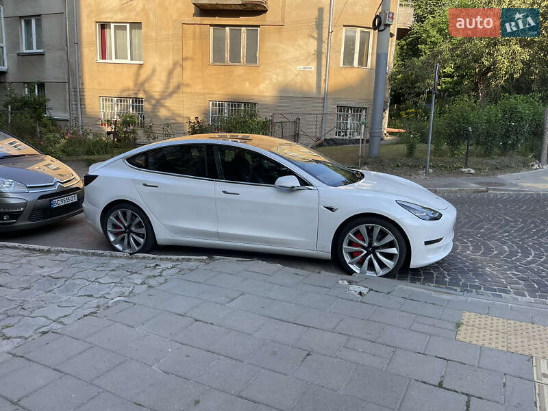 Седан Tesla Model 3 2019 в Львові