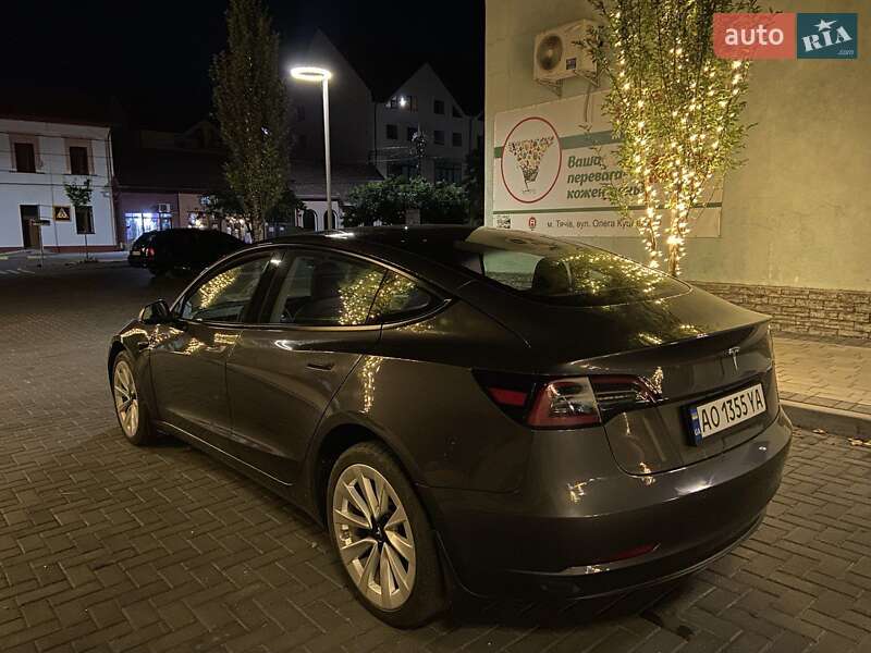Седан Tesla Model 3 2021 в Хусті