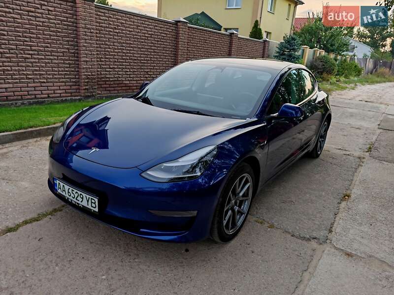 Седан Tesla Model 3 2023 в Золотоноше