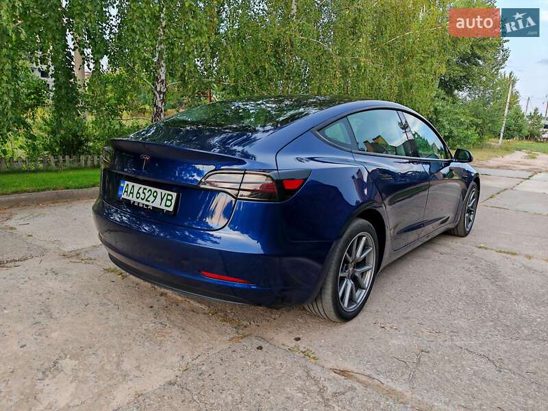 Седан Tesla Model 3 2023 в Золотоноше