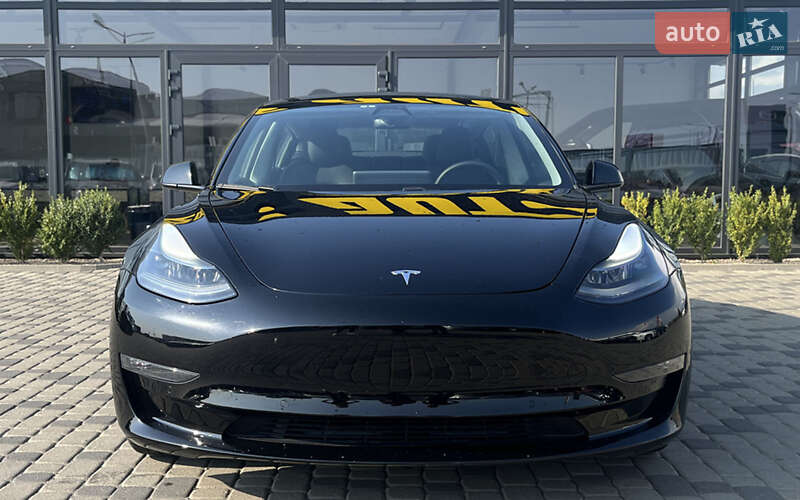 Седан Tesla Model 3 2021 в Мукачевому