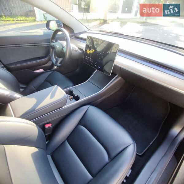 Седан Tesla Model 3 2018 в Вінниці