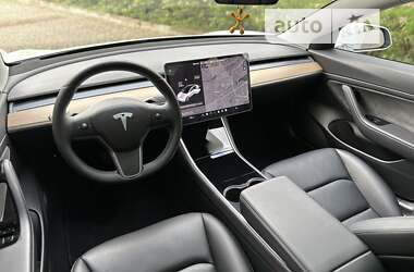 Седан Tesla Model 3 2020 в 