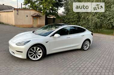 Седан Tesla Model 3 2020 в Кам'янському