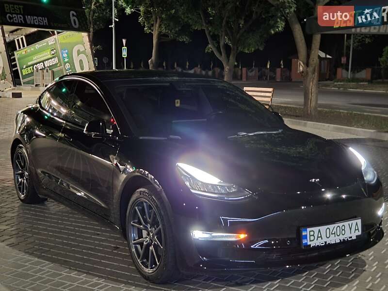Седан Tesla Model 3 2019 в Кропивницком