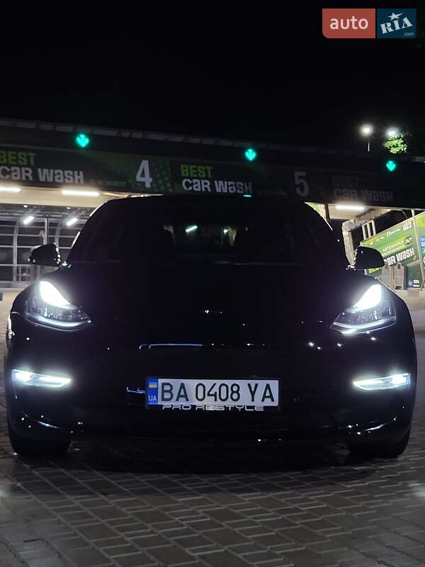 Седан Tesla Model 3 2019 в Кропивницком