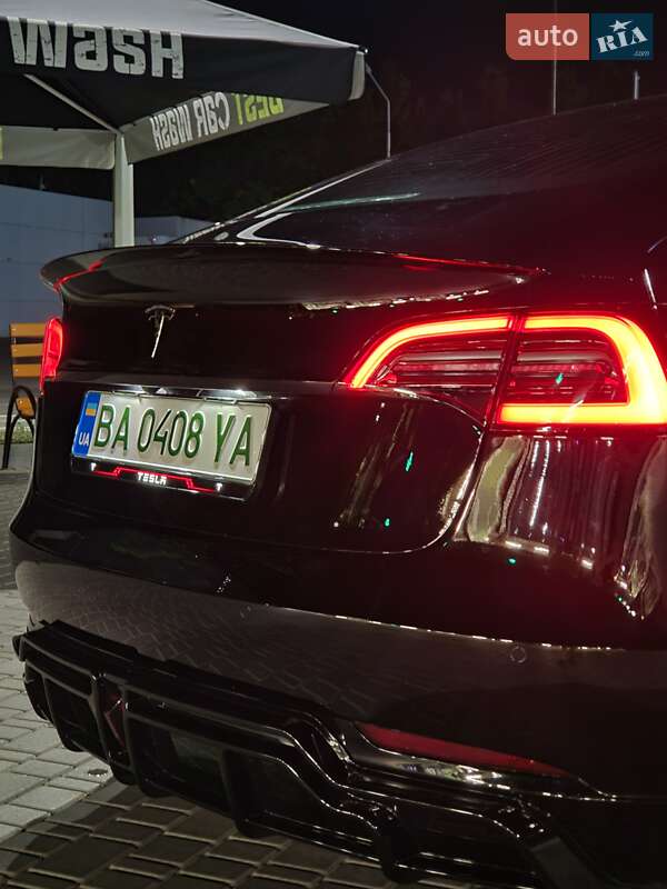 Седан Tesla Model 3 2019 в Кропивницком